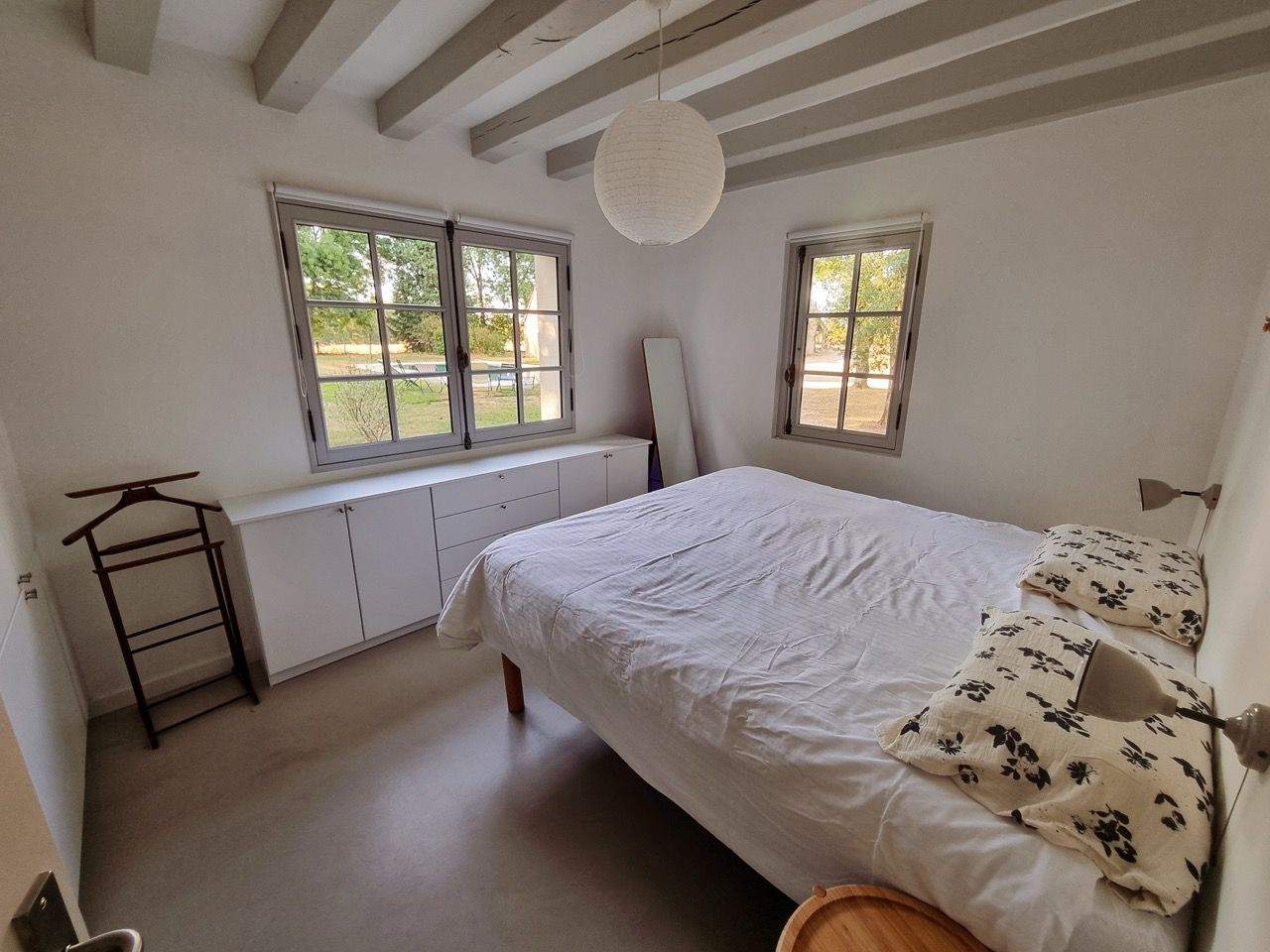 Chambre double aux poutres claires