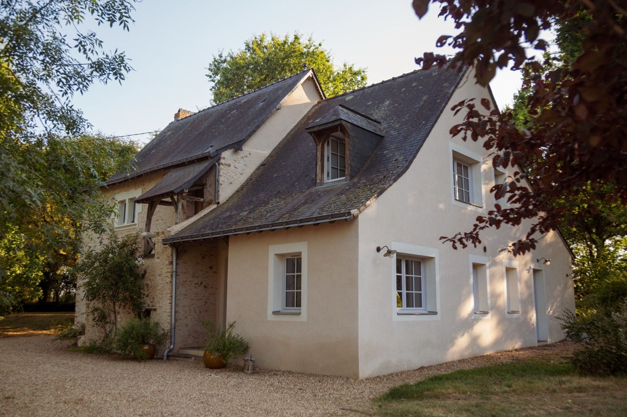Le Logis côté jardin dans la lumière dorée