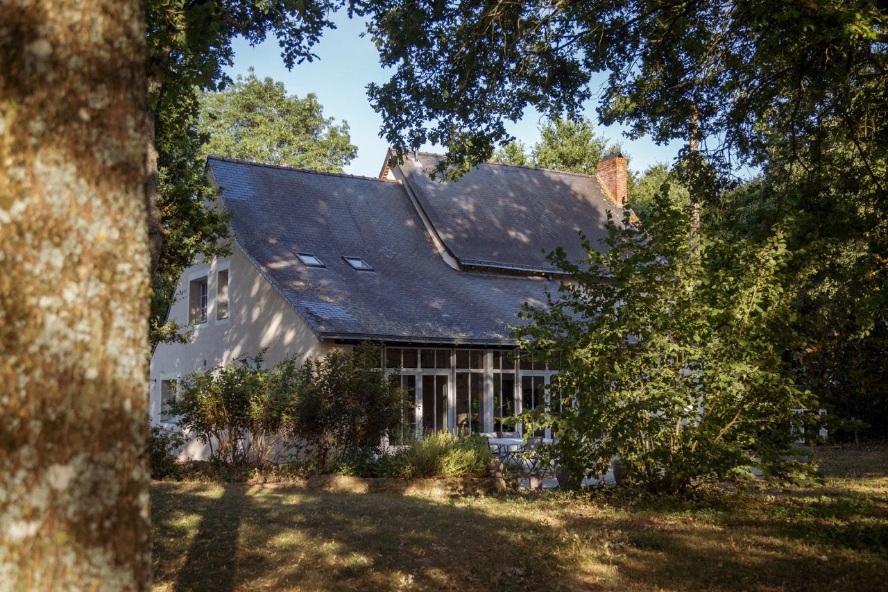 La maison et sa verrière vues du parc
